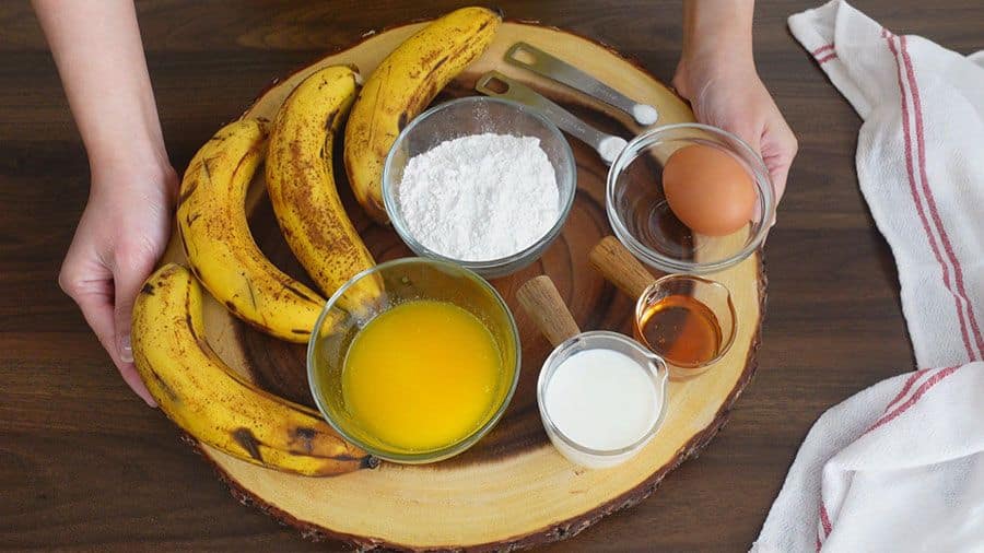 Nguyên liệu cho món bánh chuối nướng yến mạch dành cho người ăn kiêng.